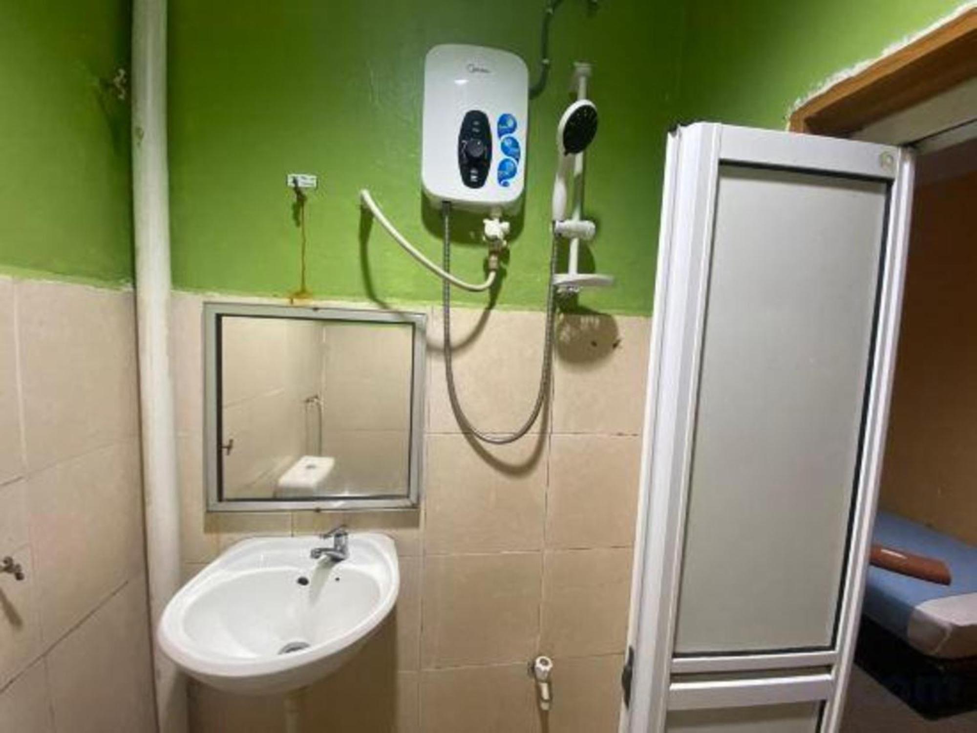 Oyo 91065 Hotel De Anjung Muadzam Shah Eksteriør billede